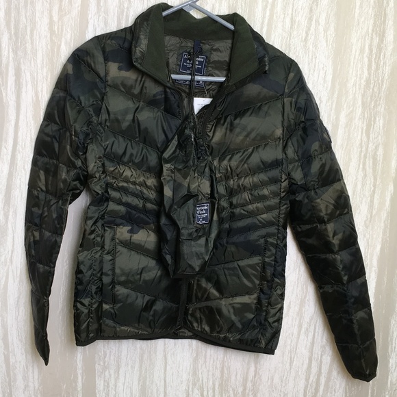 XS Womens Abercrombie and Fitch Puffer Camo Jacket - Picture 3 of 8
